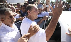 O médium João de Deus chega à Casa Dom Inpacio Loyola, em Abadiânia.