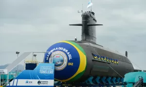 lula e macron submarino