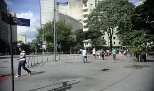 pessoas na rua