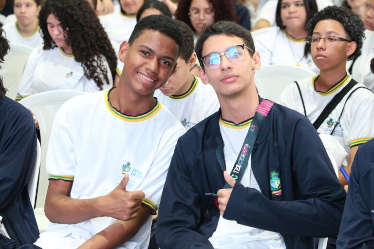 estudantes go