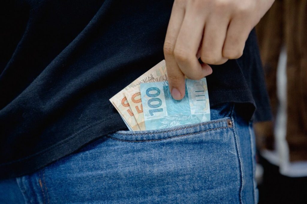 dinheiro no bolso