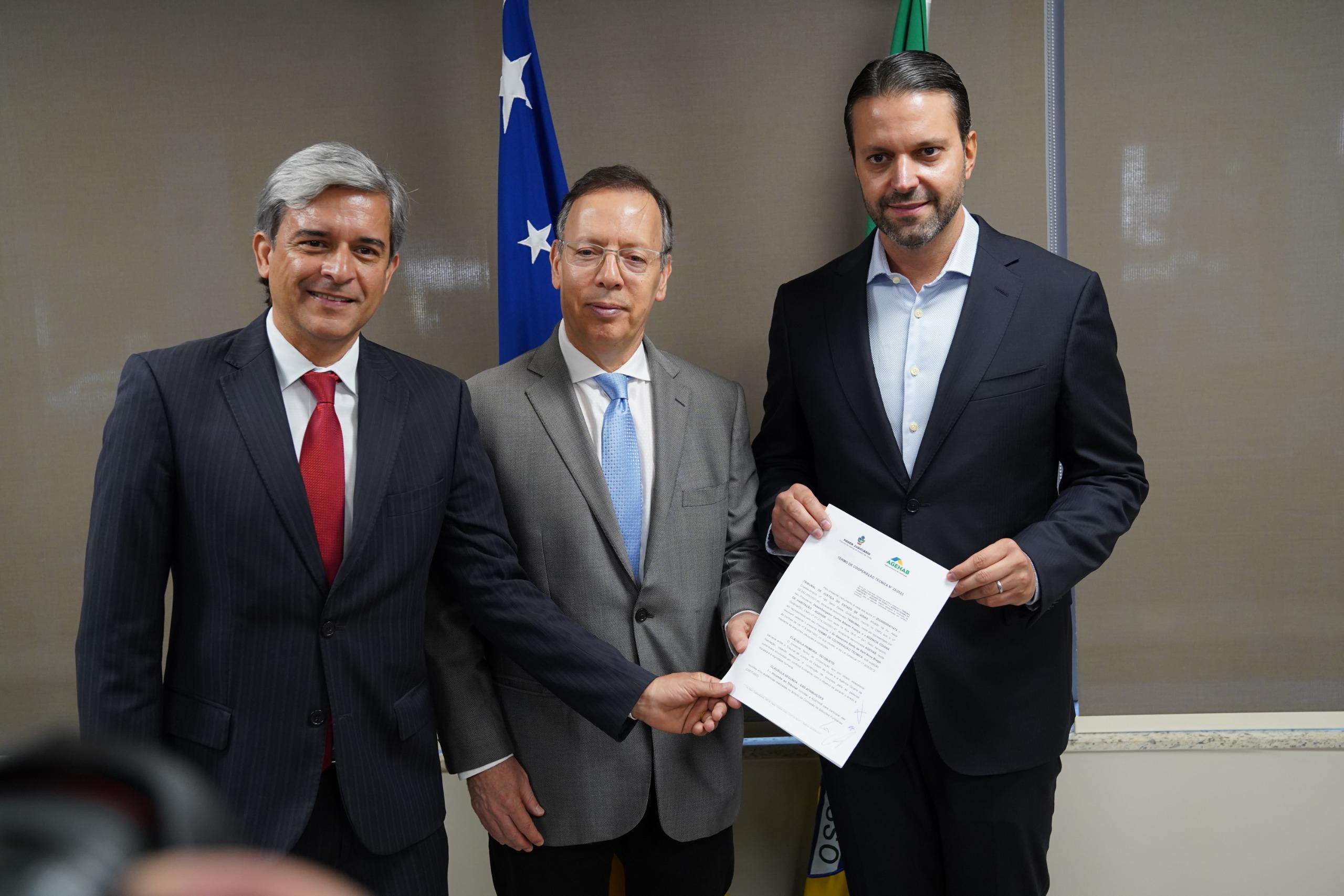 Presidente da Agehab, Baldy assina, nesta quarta (12/11), Termo de Cooperação com TJ-GO para fortalecer ações de regularização fundiária