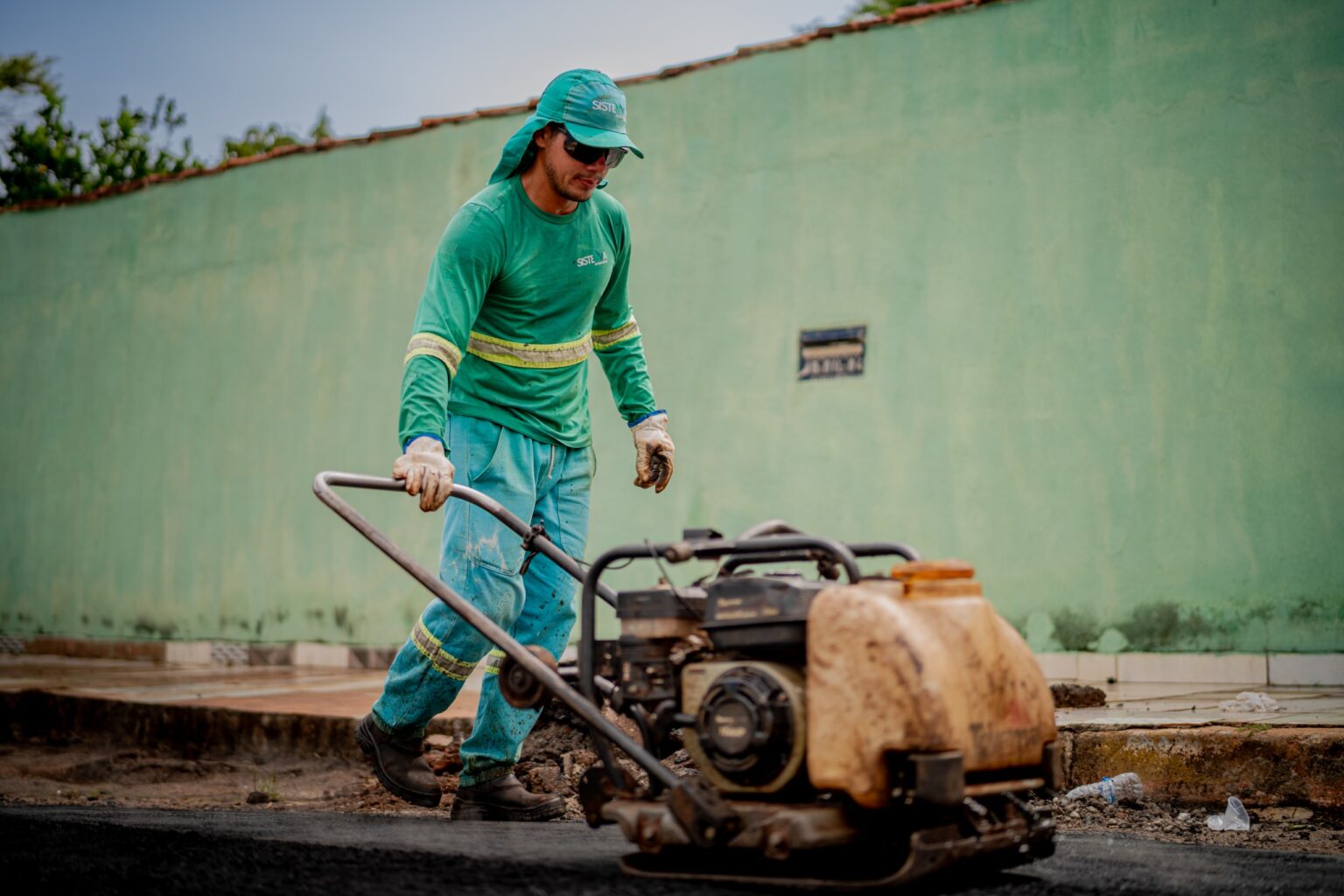Manutenção asfáltica atende 11 bairros de Anápolis nesta segunda-feira (16)