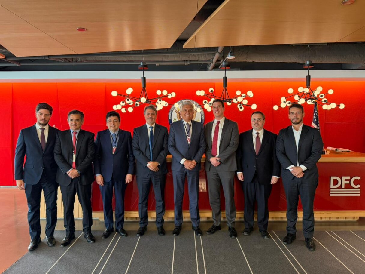 Missão oficial aos EUA abre negociações para projetos em IA, data centers e minerais críticos