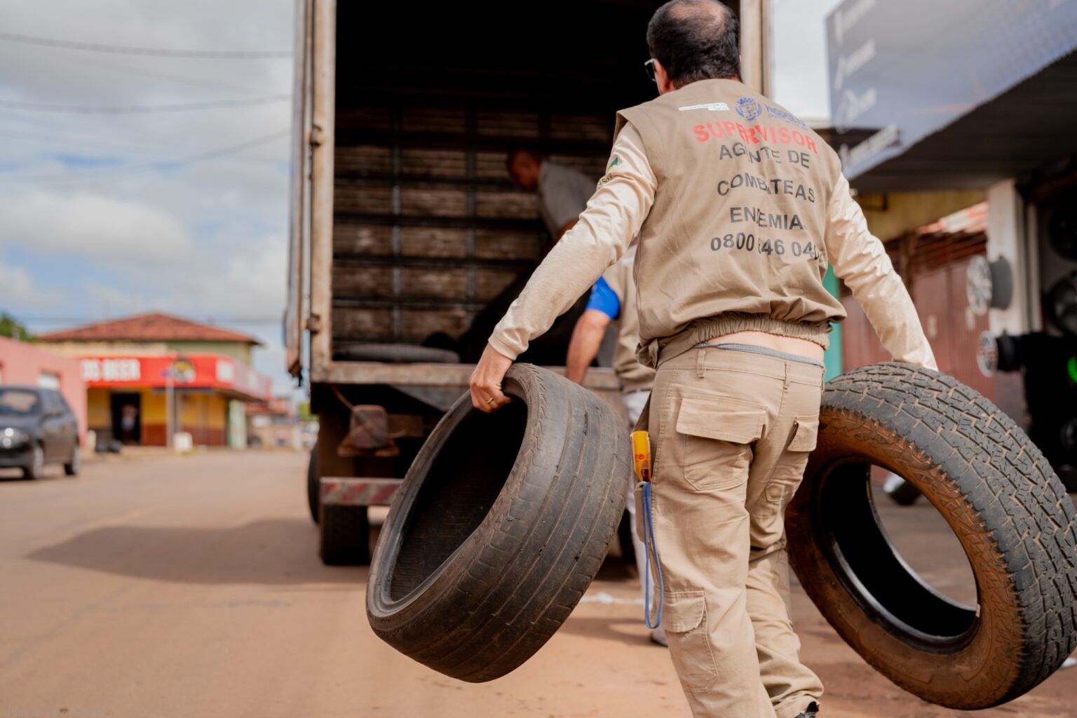 Saúde alerta para casos de dengue e aumenta instalação de armadilhas contra Aedes aegypti
