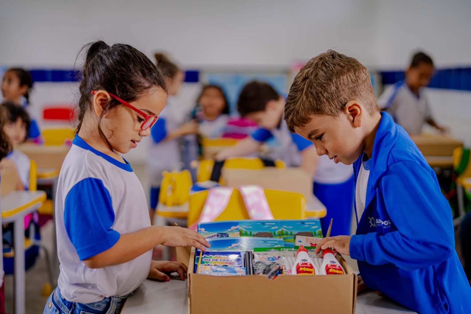 Seduc Anápolis segue com entrega de uniformes e kits escolares nesta quarta (4)