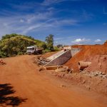 Prefeitura de Anápolis aproveita feriadão para finalizar travessia sobre Córrego Reboleiras; via será interditada